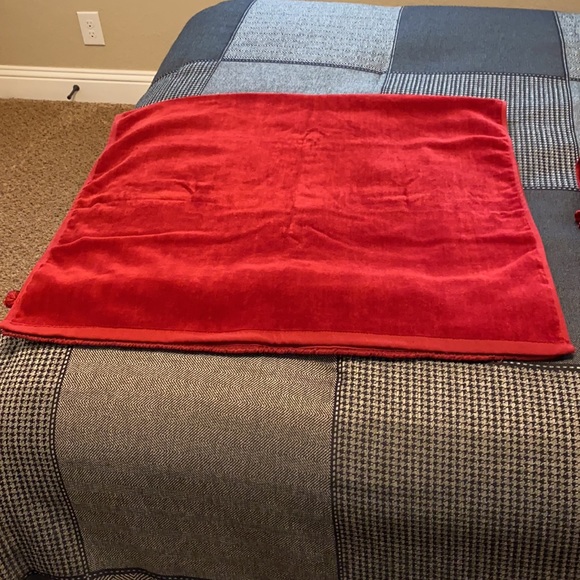 Croscill— One decorative towel and 2 decorative hand towels - Picture 3 of 4